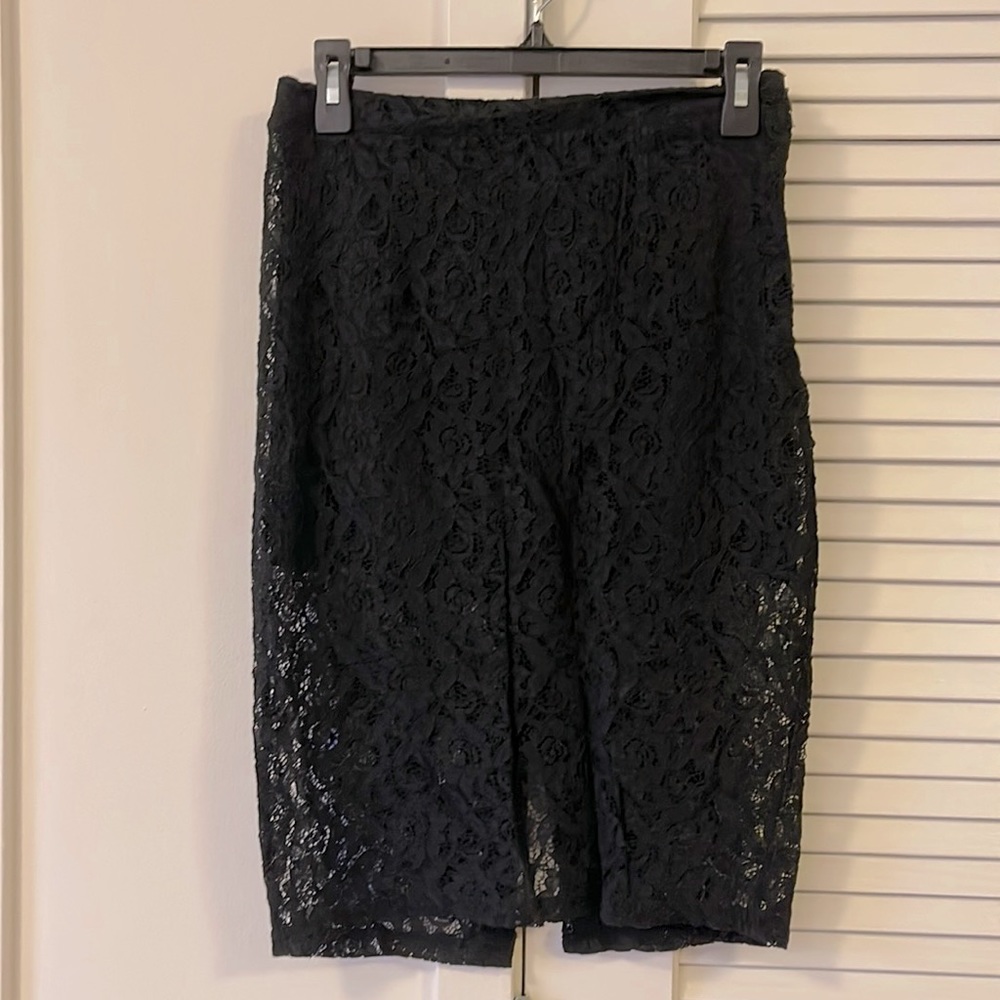 Lace pattern skirt